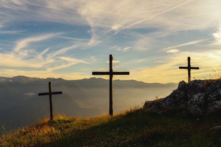 3 crosses on a hill